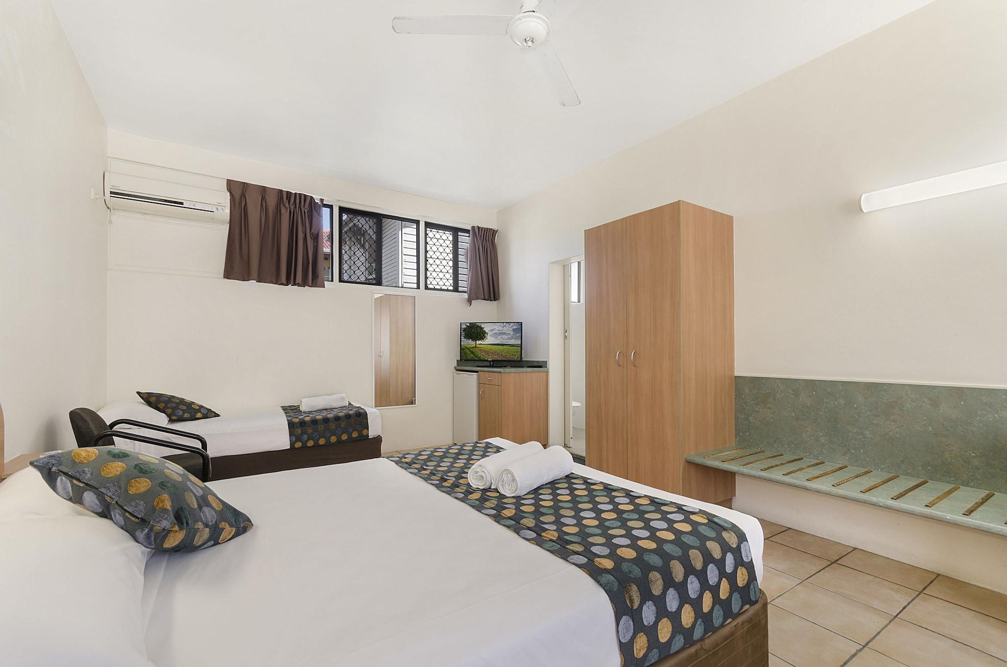 Beach House Motel Townsville Exterior photo