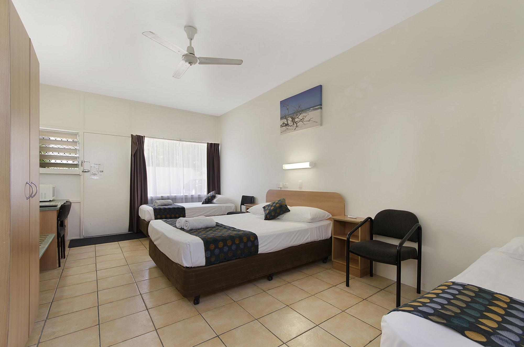 Beach House Motel Townsville Exterior photo