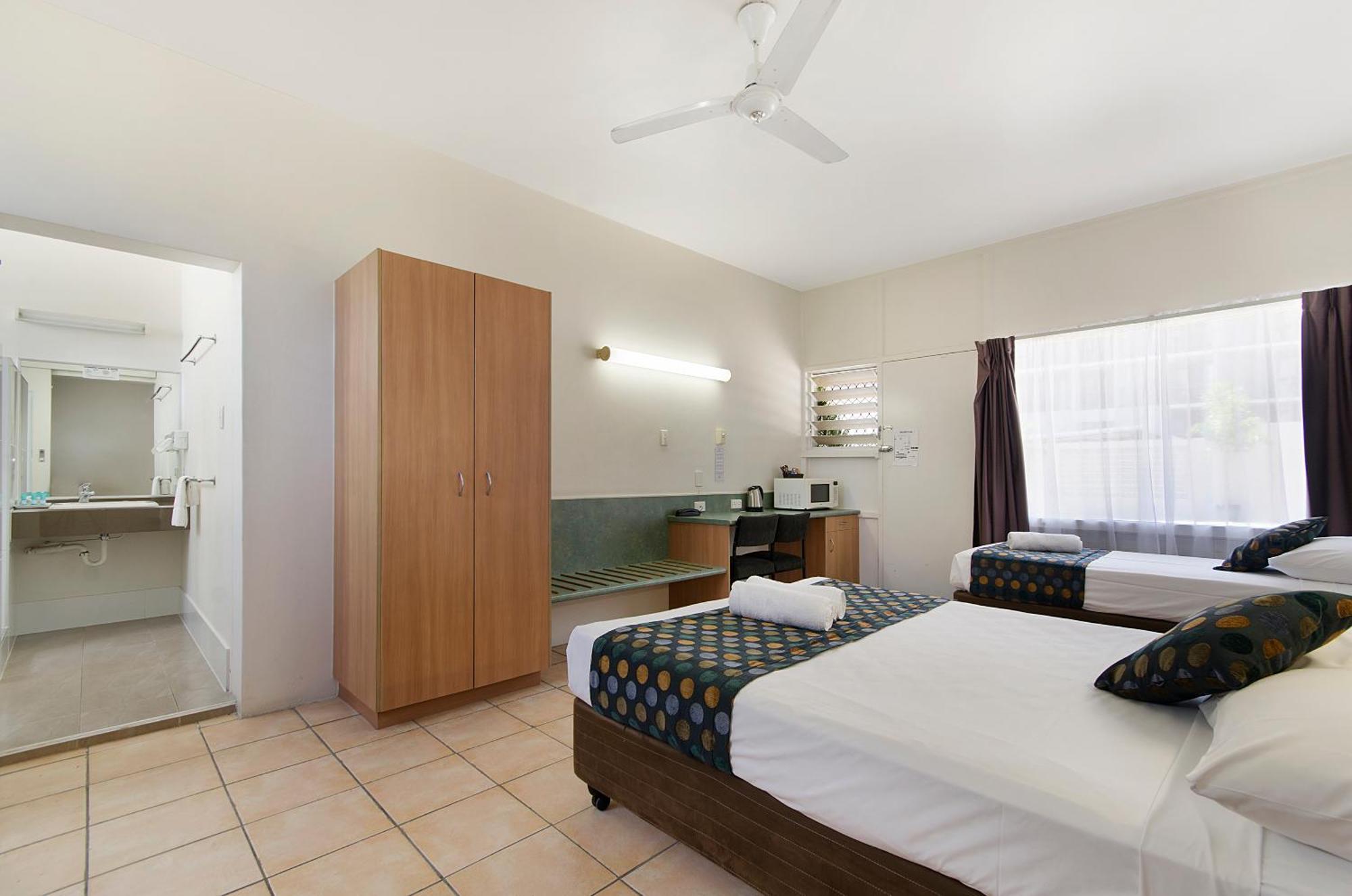 Beach House Motel Townsville Exterior photo