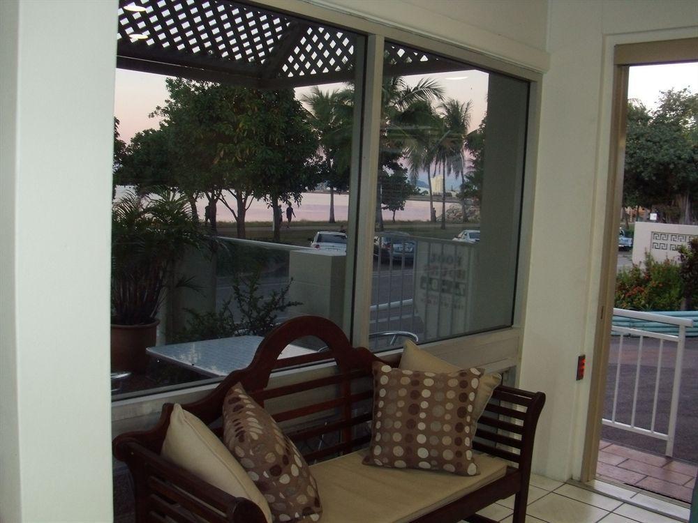 Beach House Motel Townsville Exterior photo