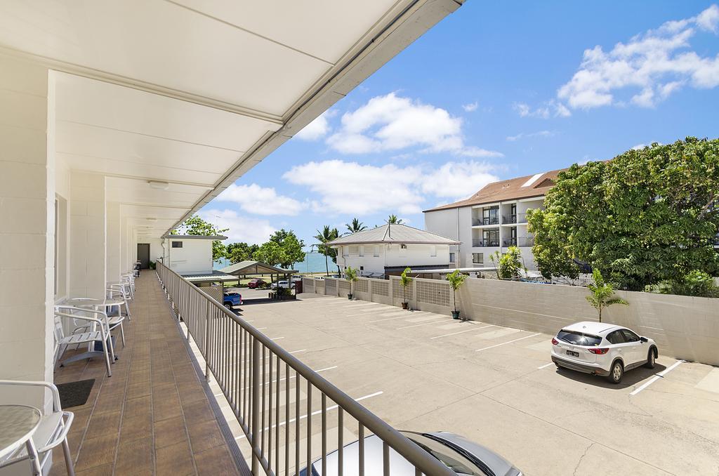 Beach House Motel Townsville Exterior photo