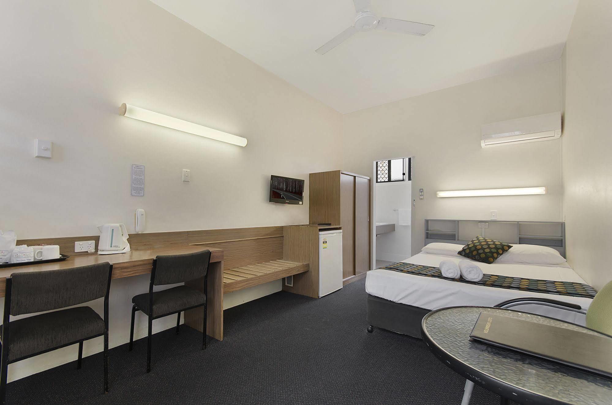 Beach House Motel Townsville Exterior photo