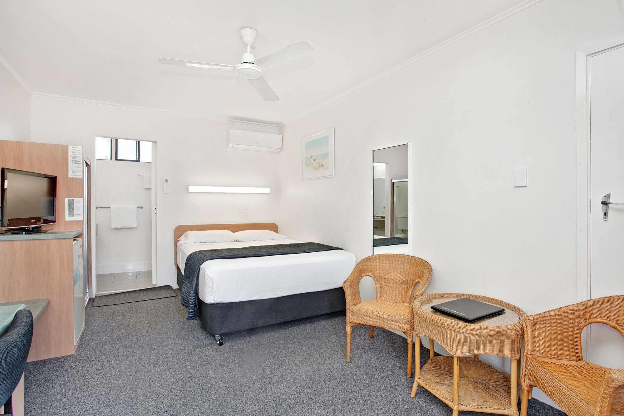 Beach House Motel Townsville Exterior photo